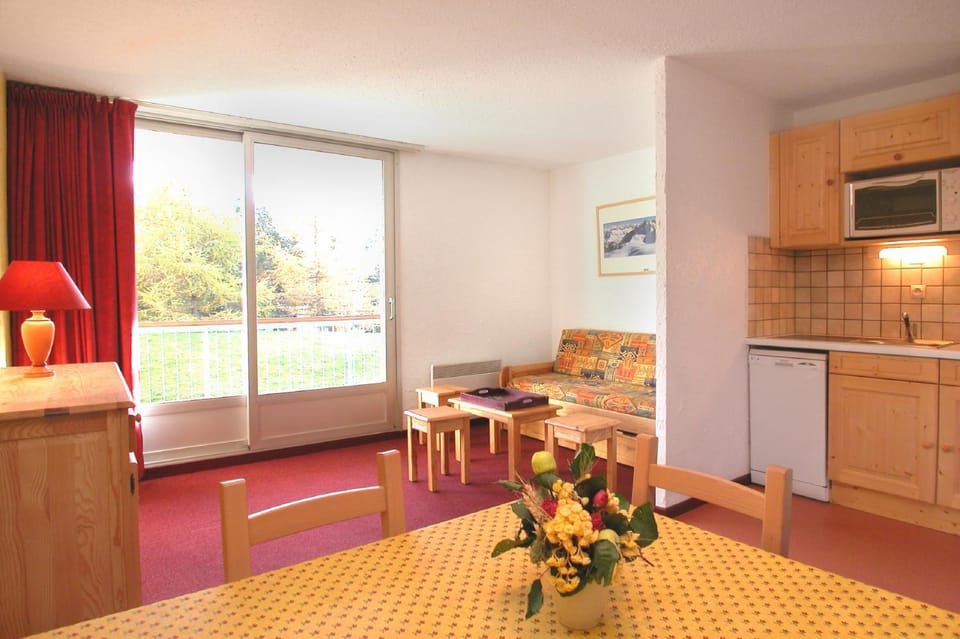 Kitchen or kitchenette, Living room, Dining area