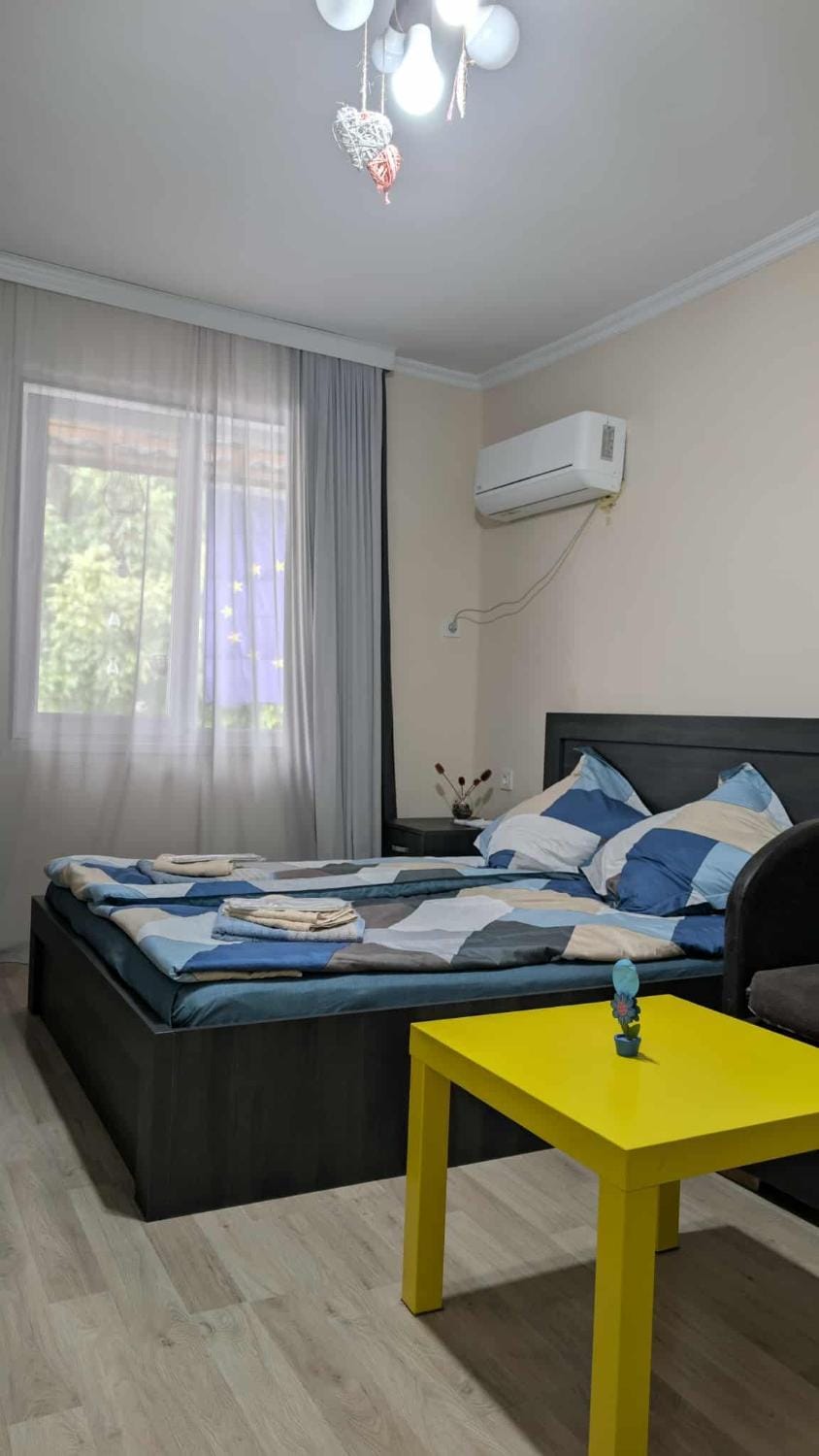 Bed, air conditioner