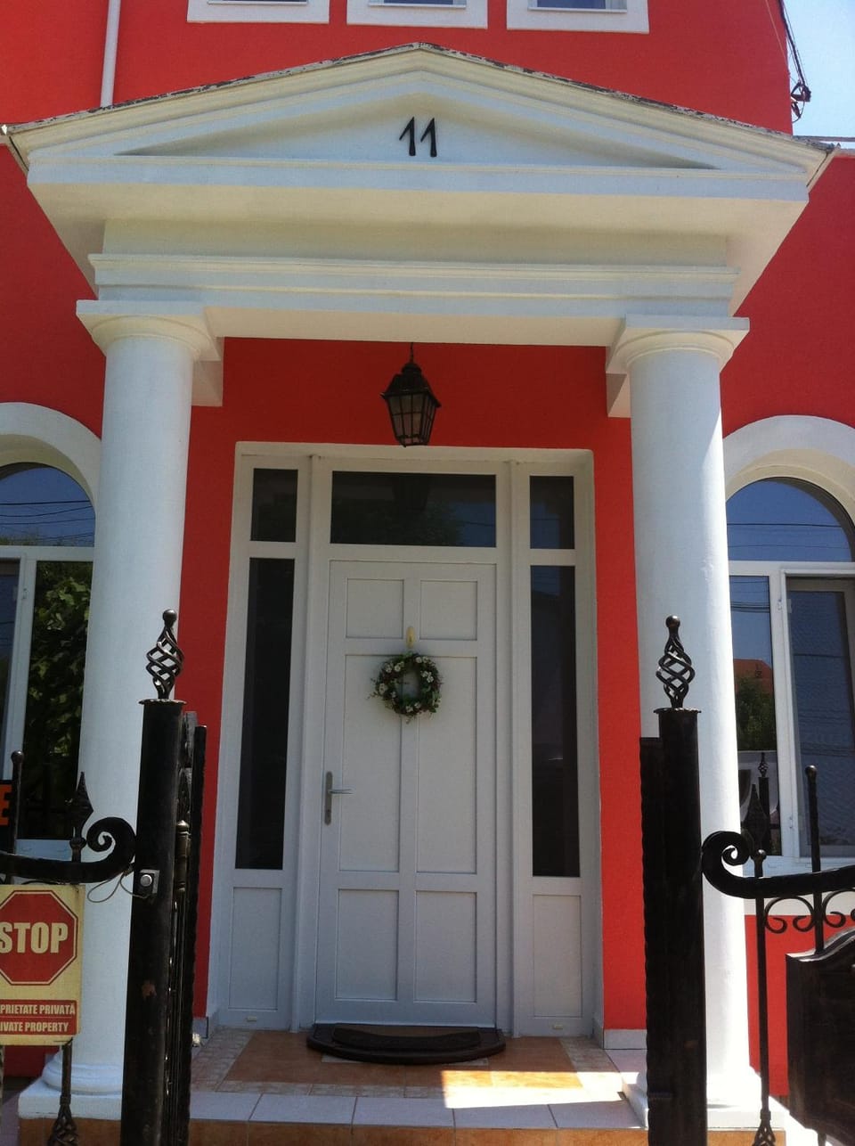Facade/entrance