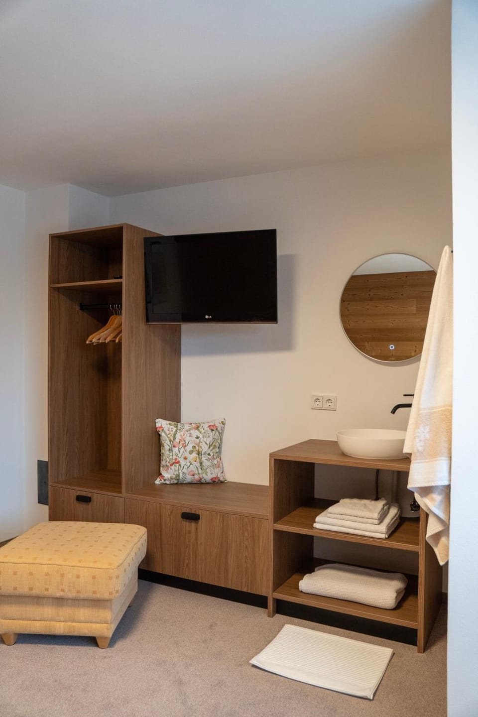 Photo of the whole room, wardrobe