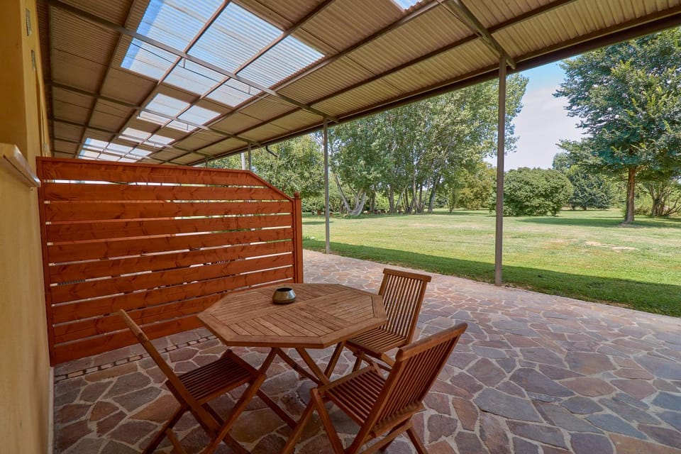 Patio, Day, Garden, Dining area, Garden view