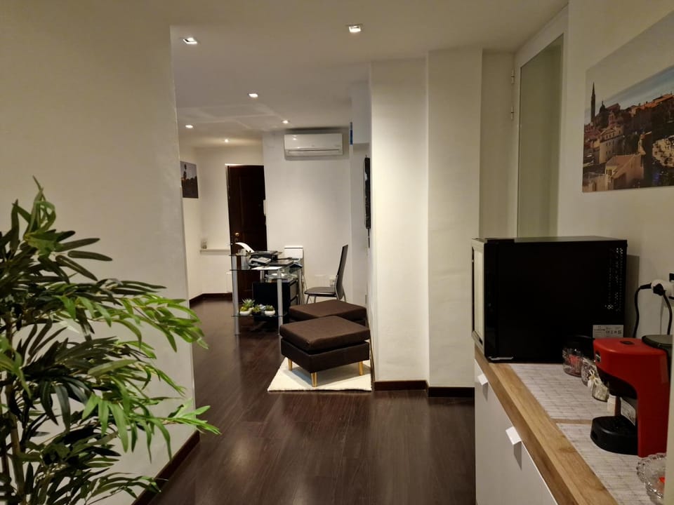 Communal lounge/ TV room, Living room, hair dresser