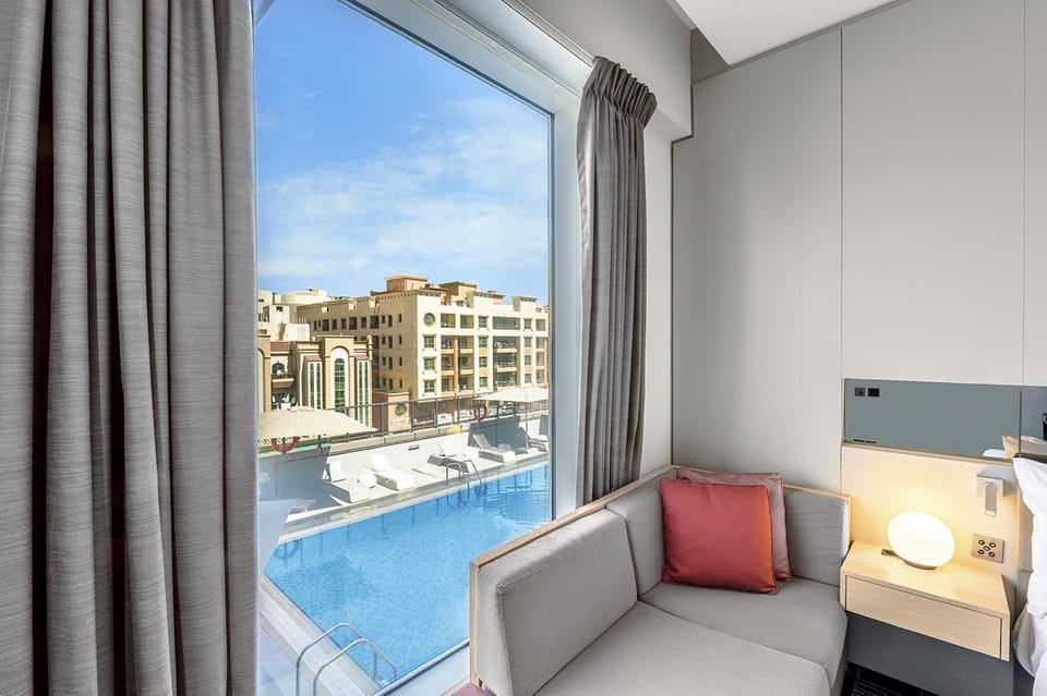 Seating area, City view, Quiet street view