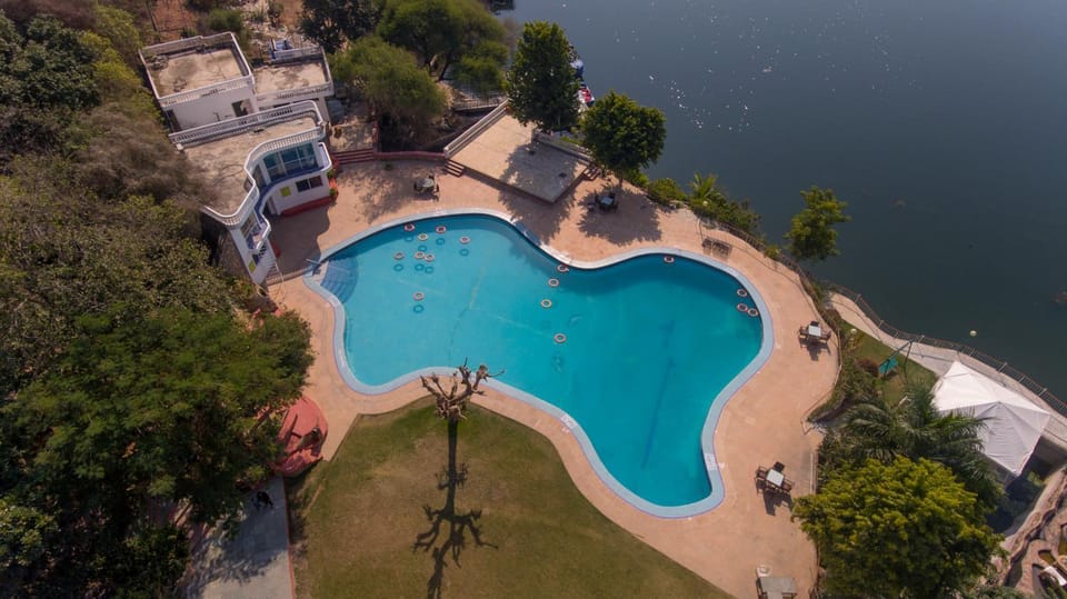 Bird's eye view, Pool view