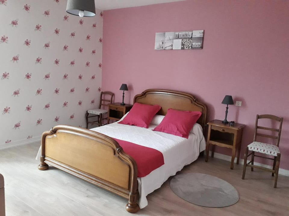 Bedroom, cot