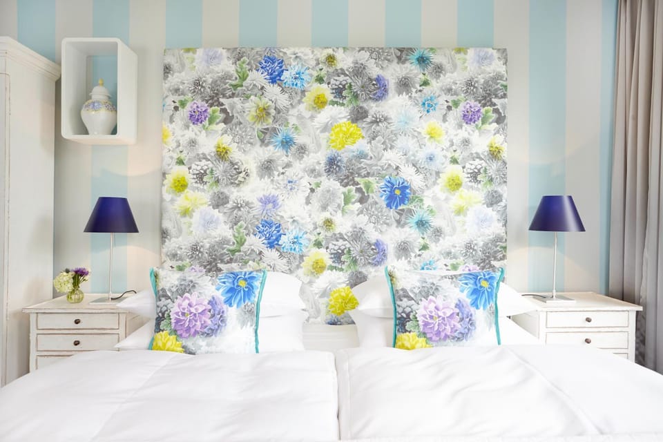 Bed, Photo of the whole room