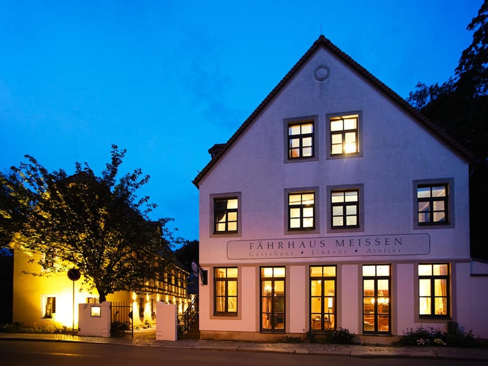 Property building, Facade/entrance, Night