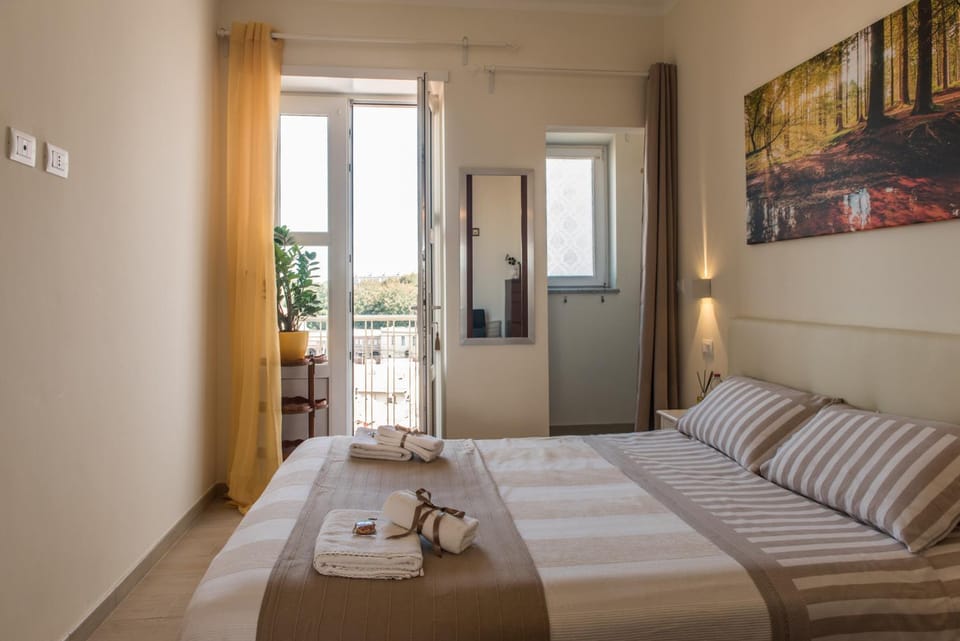 Bed, Balcony/Terrace, Photo of the whole room, Bedroom