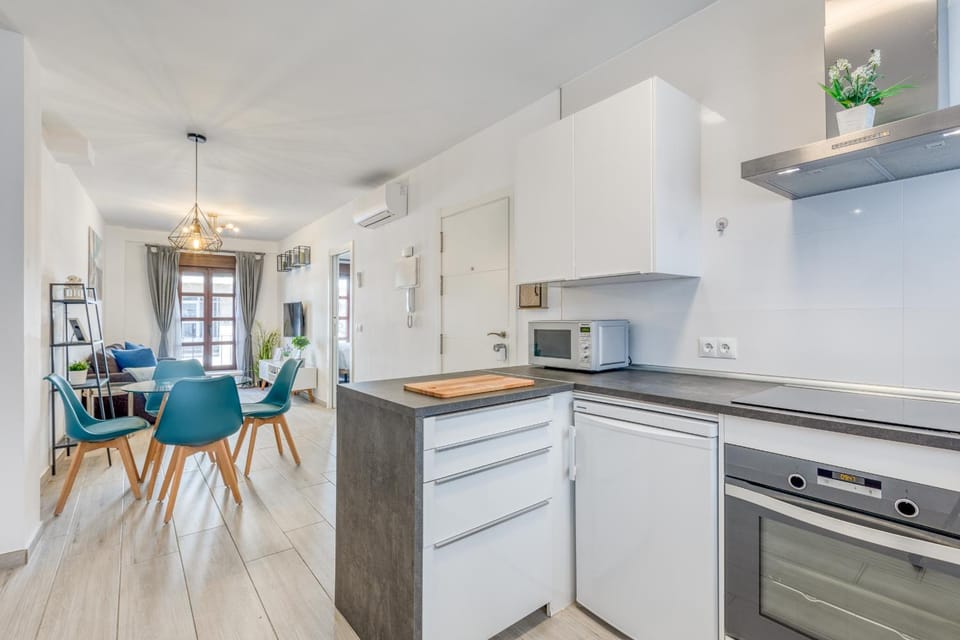 Kitchen or kitchenette, Dining area, dishwasher, internet, minibar, pet friendly, toaster