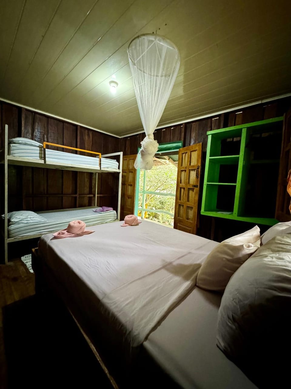 Bedroom, bunk bed, Family
