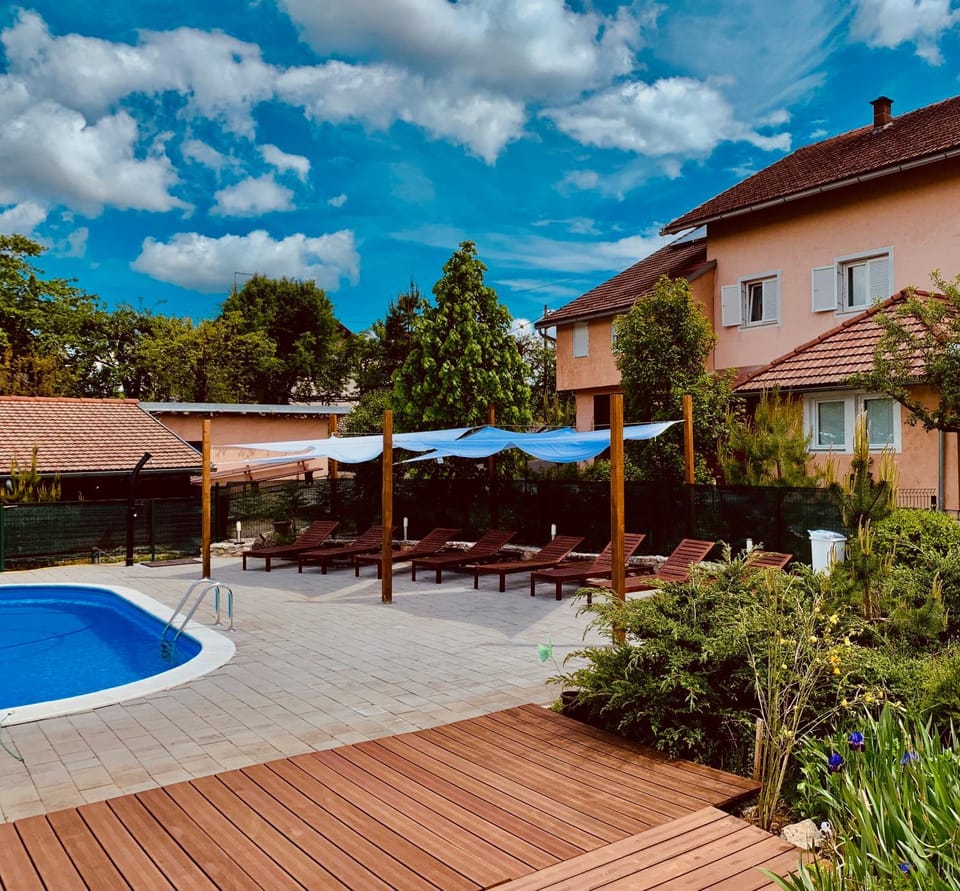 Swimming pool, Swimming pool