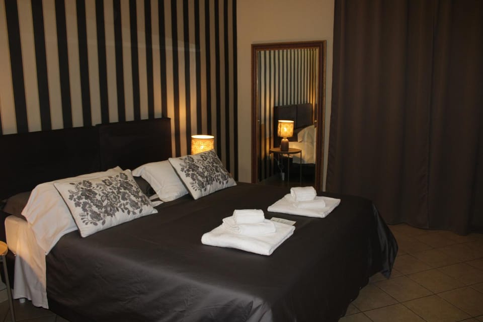 Shower, Bathroom, TV and multimedia, Balcony/Terrace, internet, locker, wardrobe, air conditioner