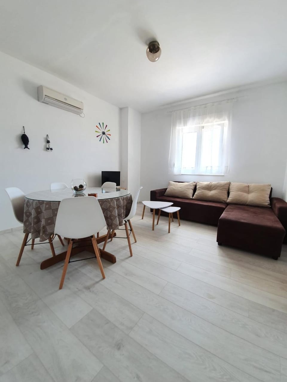 Kitchen or kitchenette, Living room, Dining area