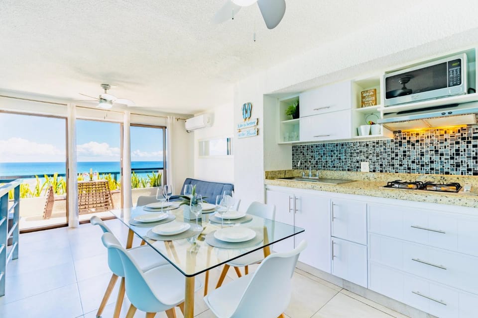Kitchen or kitchenette, Dining area, Sea view