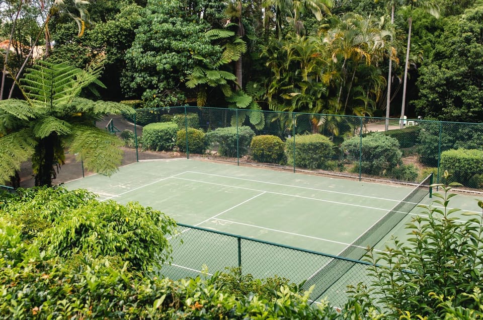 Garden, Tennis court