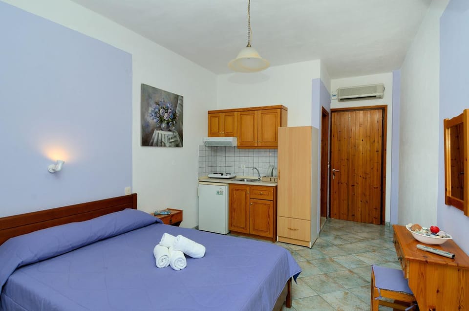 Kitchen or kitchenette, Bedroom, kitchen