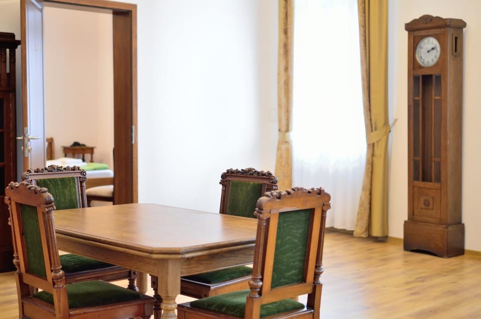Day, Living room, Photo of the whole room, Decorative detail