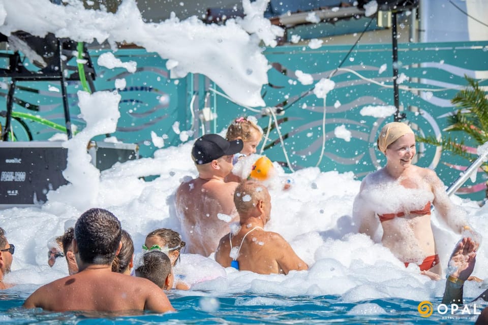 People, Pool view, Swimming pool, group of guests