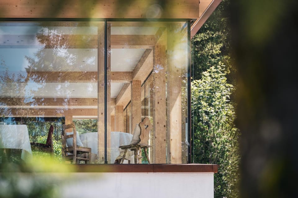 Restaurant/places to eat, Facade/entrance, Spring, Day, Summer, Autumn, On site