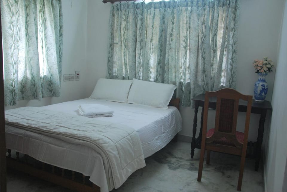 Bedroom, Street view, Family, Family