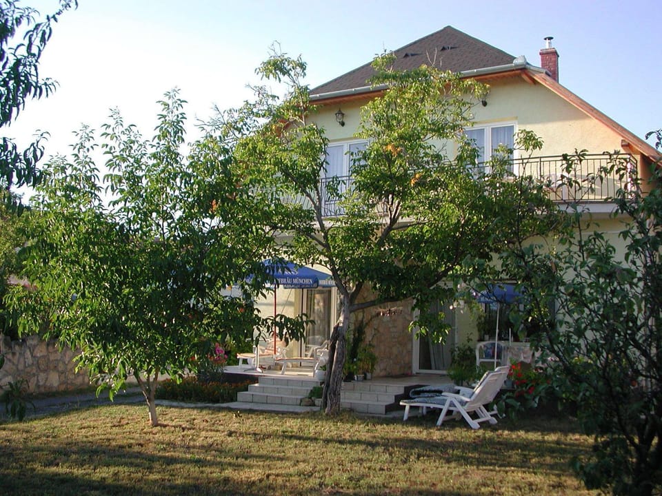 Facade/entrance, Day, Garden