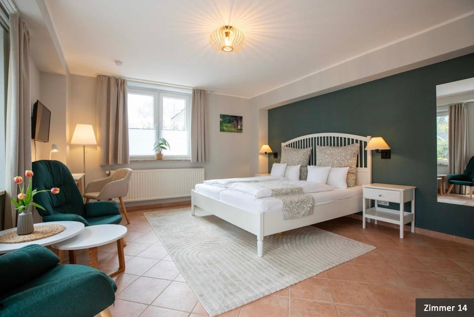 Bed, Seating area, Bedroom