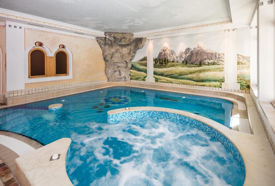 Swimming pool, Swimming pool