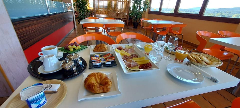 Breakfast, Buffet breakfast