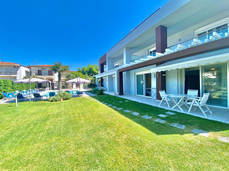 Garden, Swimming pool