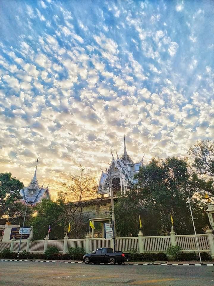 SUNRAY Guesthouse สุนันท์บ้านพักริมคลอง Bed and Breakfast in Thailand