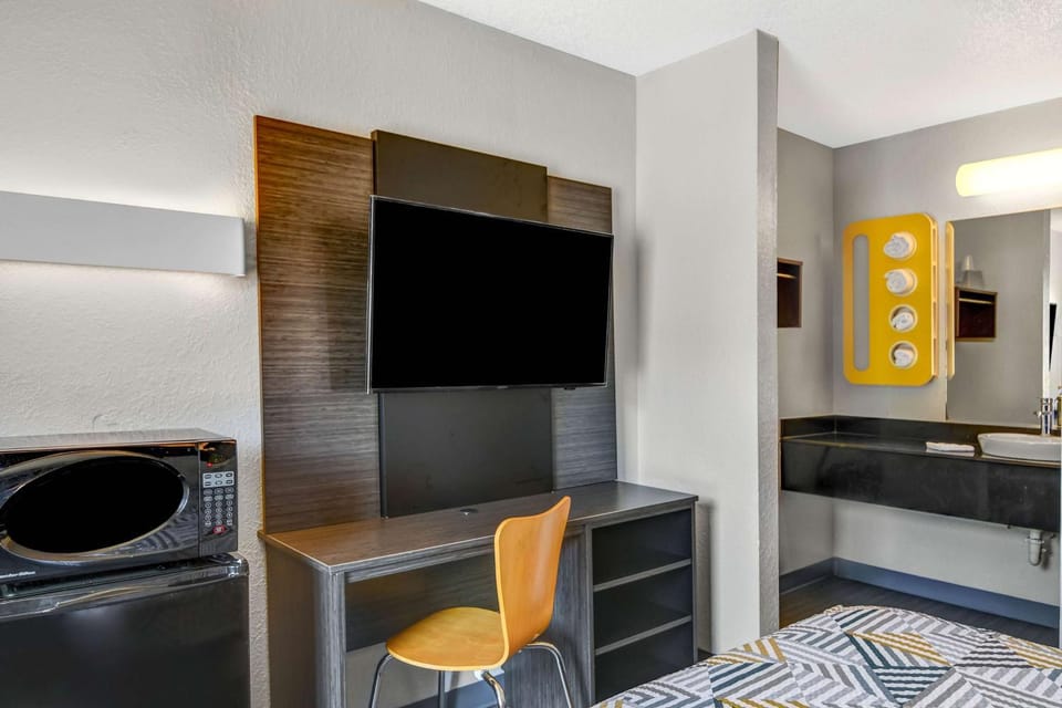 Photo of the whole room, On site