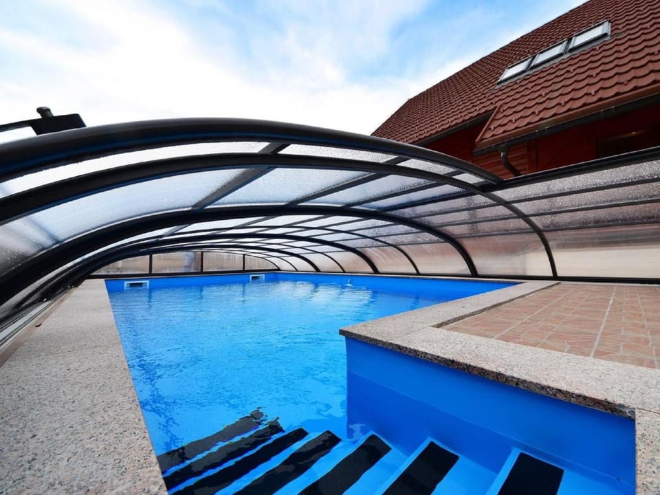 Swimming pool, Swimming pool