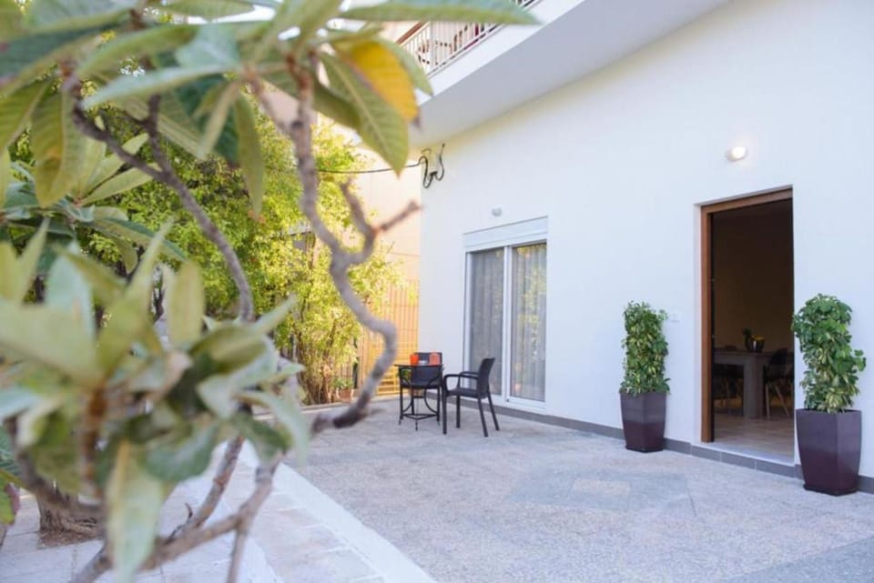 Patio, Facade/entrance