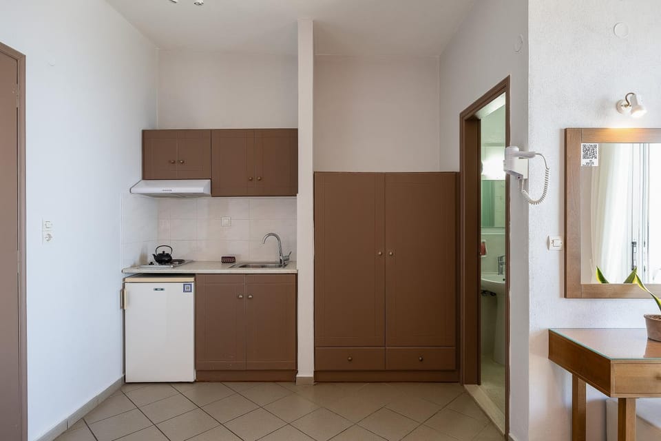 Kitchen or kitchenette, stove
