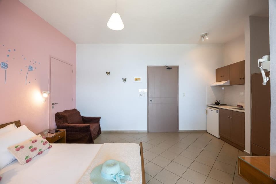 Bed, Kitchen or kitchenette, Photo of the whole room, Bedroom, wardrobe