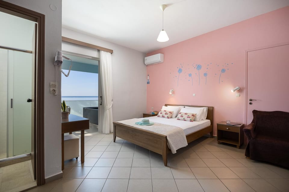 Bed, Photo of the whole room, Bedroom, wardrobe, air conditioner