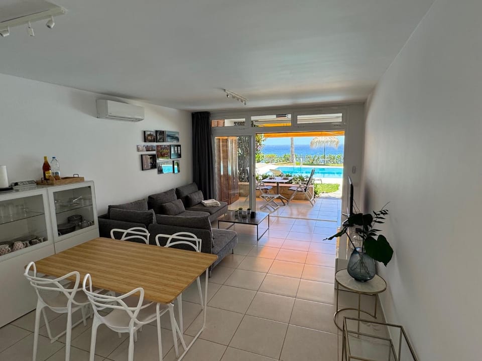 Garden, Balcony/Terrace, Living room, Dining area, Pool view