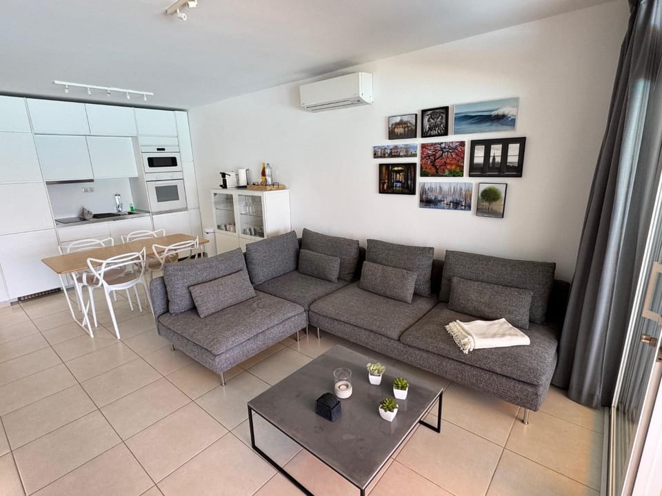 Living room, Dining area, kitchen