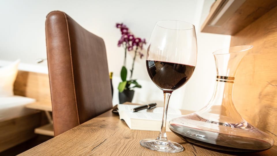 Photo of the whole room, Drinks