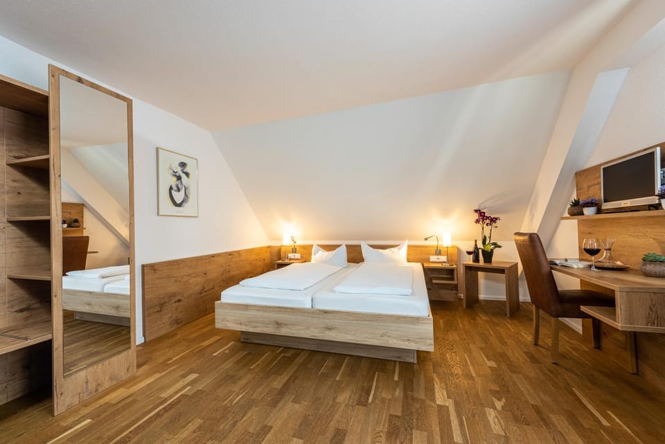 Bed, Photo of the whole room, Bedroom