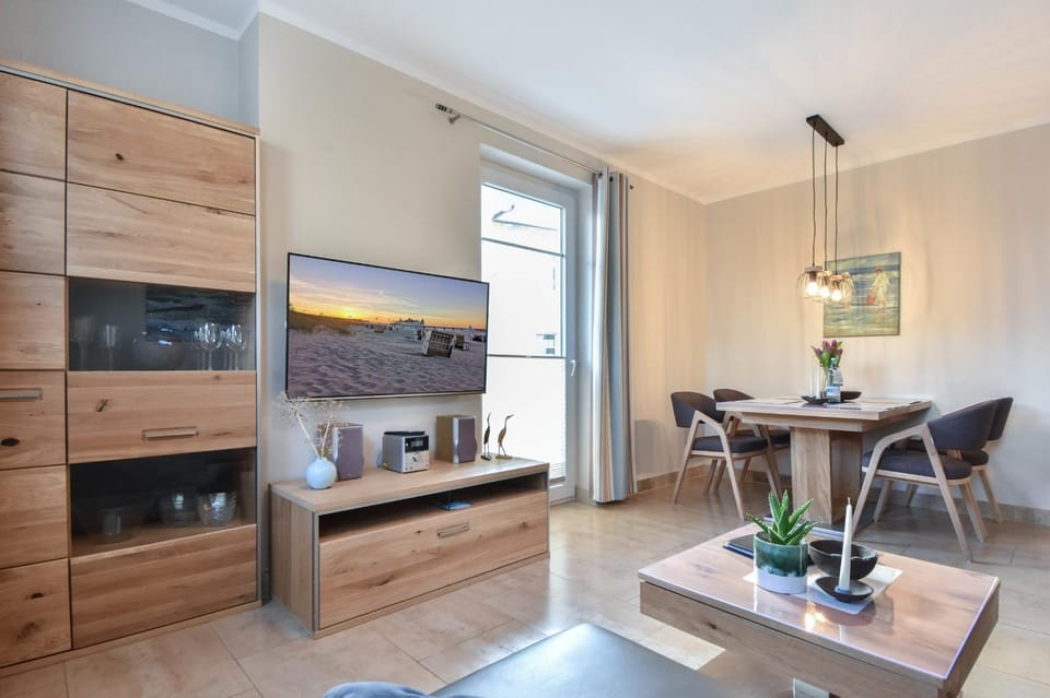 TV and multimedia, Living room, Dining area