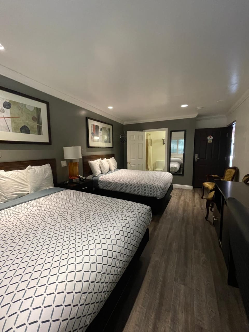 Bed, Photo of the whole room, Bedroom