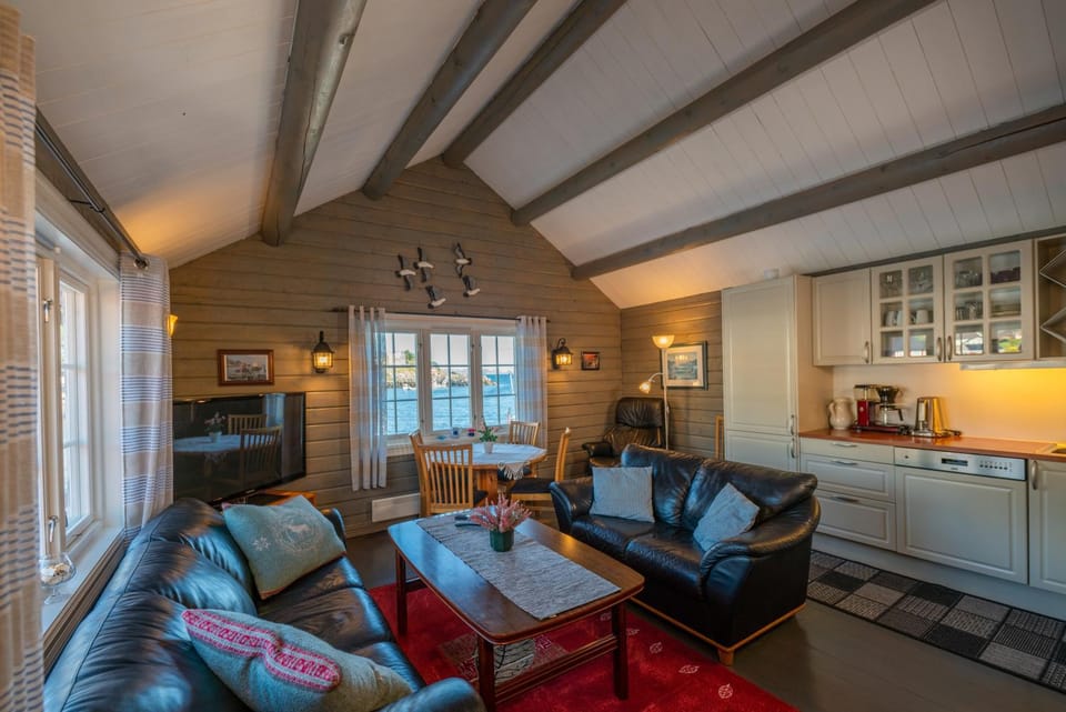 Fishing, Fishing, Living room, Seating area, dishwasher