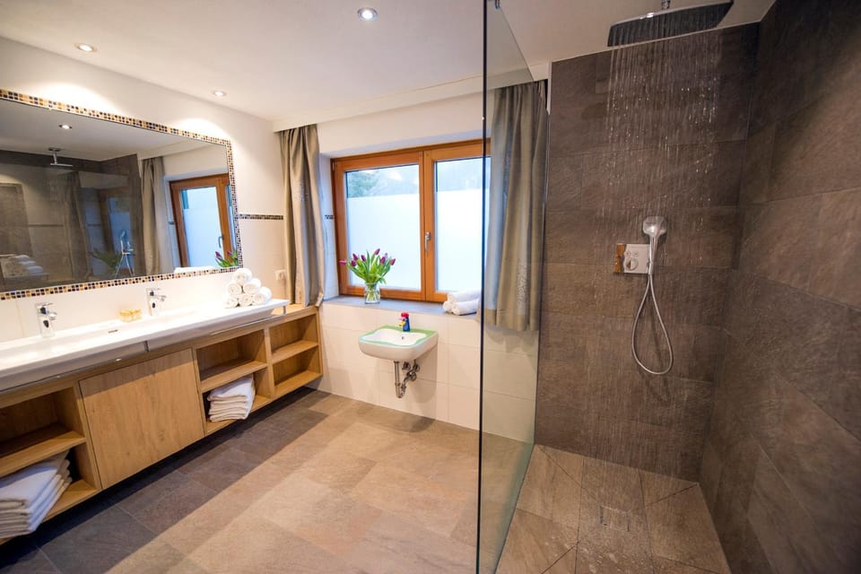 Staff, People, Bathroom, Other, Decorative detail, Area and facilities, young children, young children, older children, Family, Family