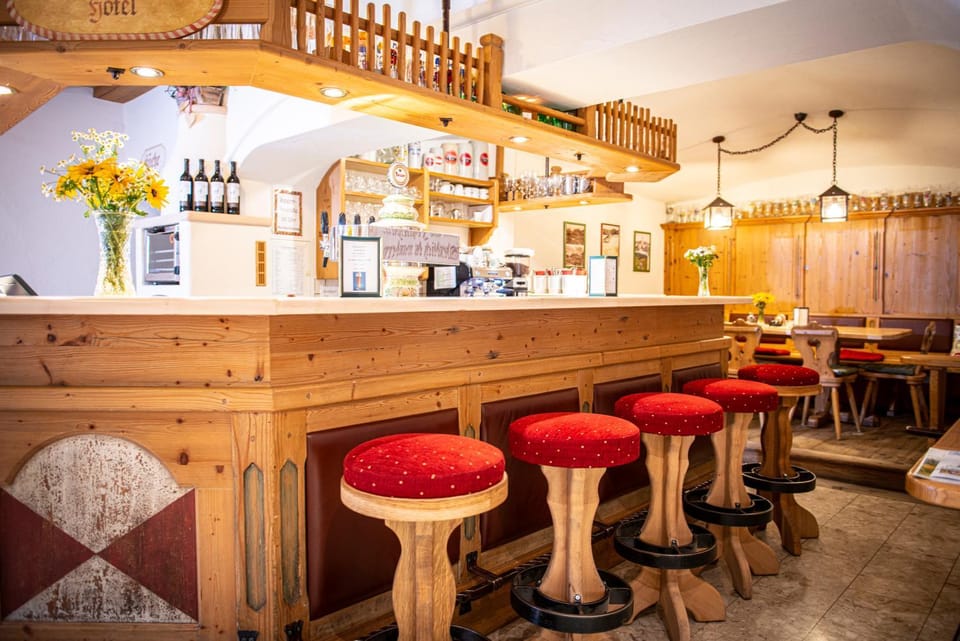 Lounge or bar, Lounge or bar