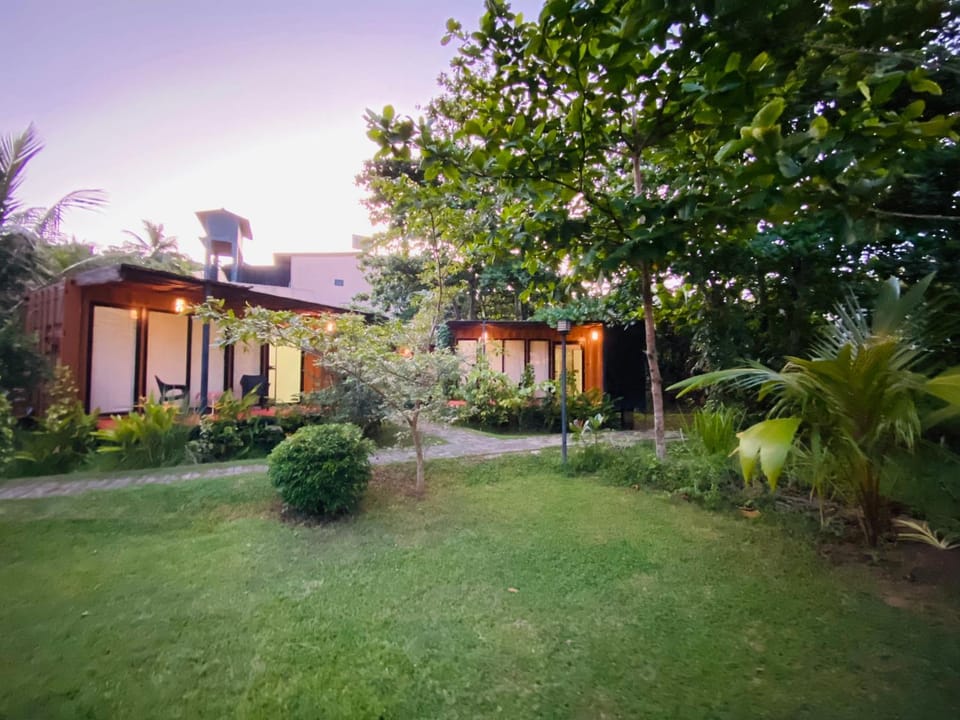 Property building, Day, Natural landscape, Garden, Garden view