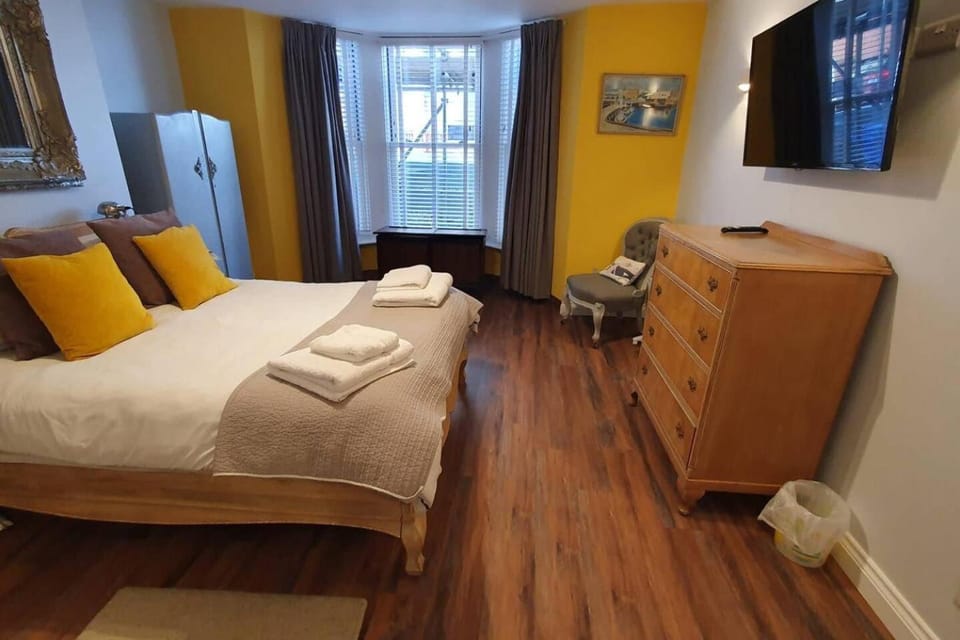Seaside Hideaway - Free Onstreet Parking House in Scarborough