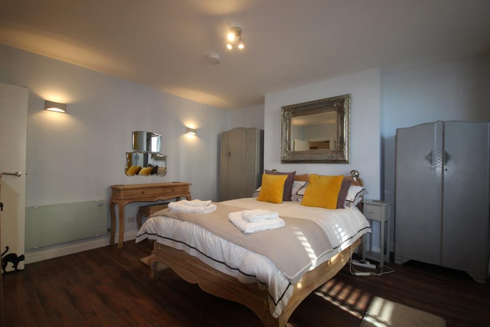 Seaside Hideaway - Free Onstreet Parking House in Scarborough