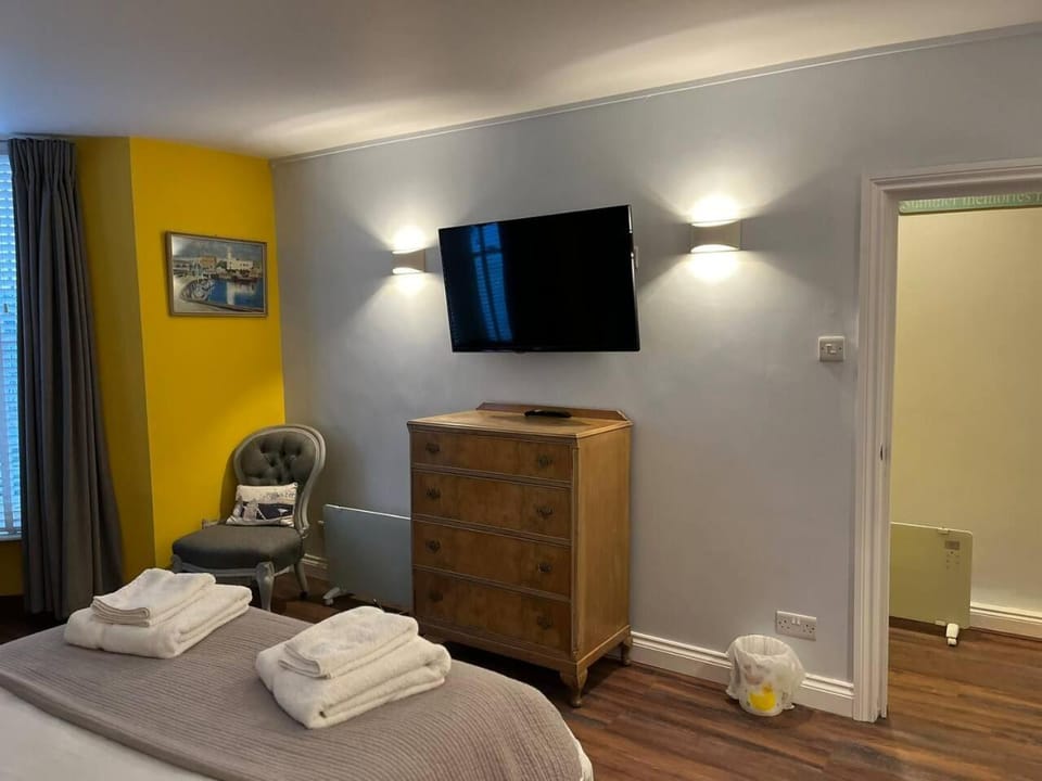 Seaside Hideaway - Free Onstreet Parking House in Scarborough