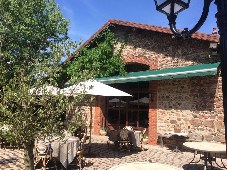 Restaurant/places to eat, Facade/entrance